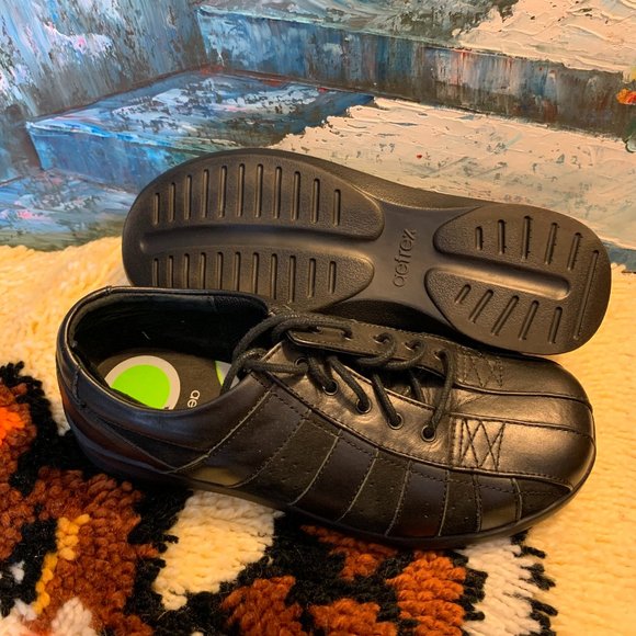 Like New! Aetrex Women's E730 "Eliza" Leather/Suede Casual Lace Up Shoe 7 Wide - Picture 1 of 12